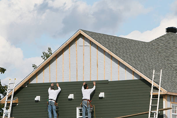 Professional Siding Repair technician working in Hinckley, OH